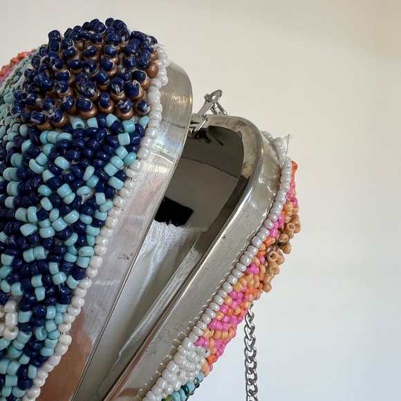 Multi-beaded clutch - Picture 15 of 16